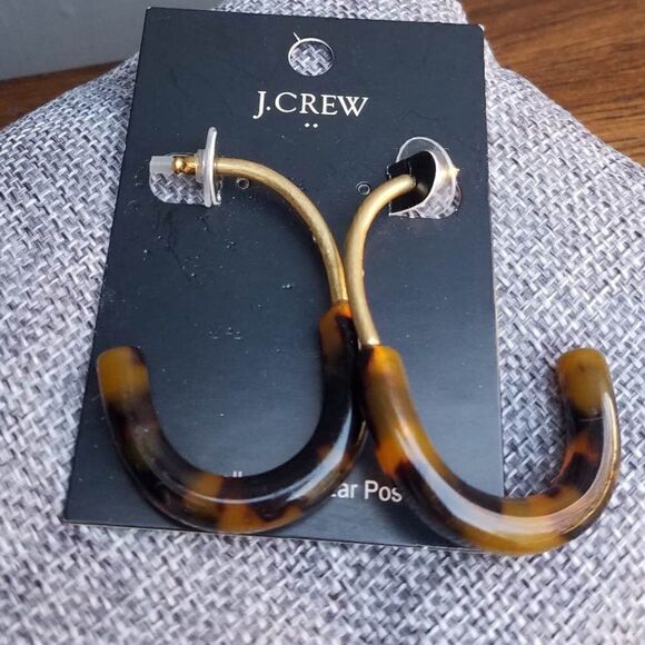 NWT J Crew Gold Tone Tortoise 1/2 Hoop Stud Earrings - Picture 3 of 7